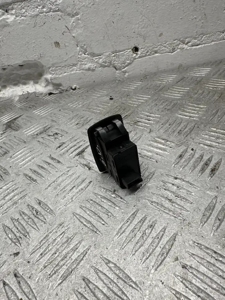 BMW 3 E90 E91 (2005 - 2012) 6945874 Кнопка стеклоподъемников — фото 2