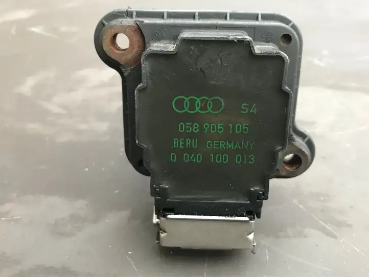 Audi A4 S4 B7 8E 8H (2004 - 2009) 058905105 Катушка зажигания — фото 2