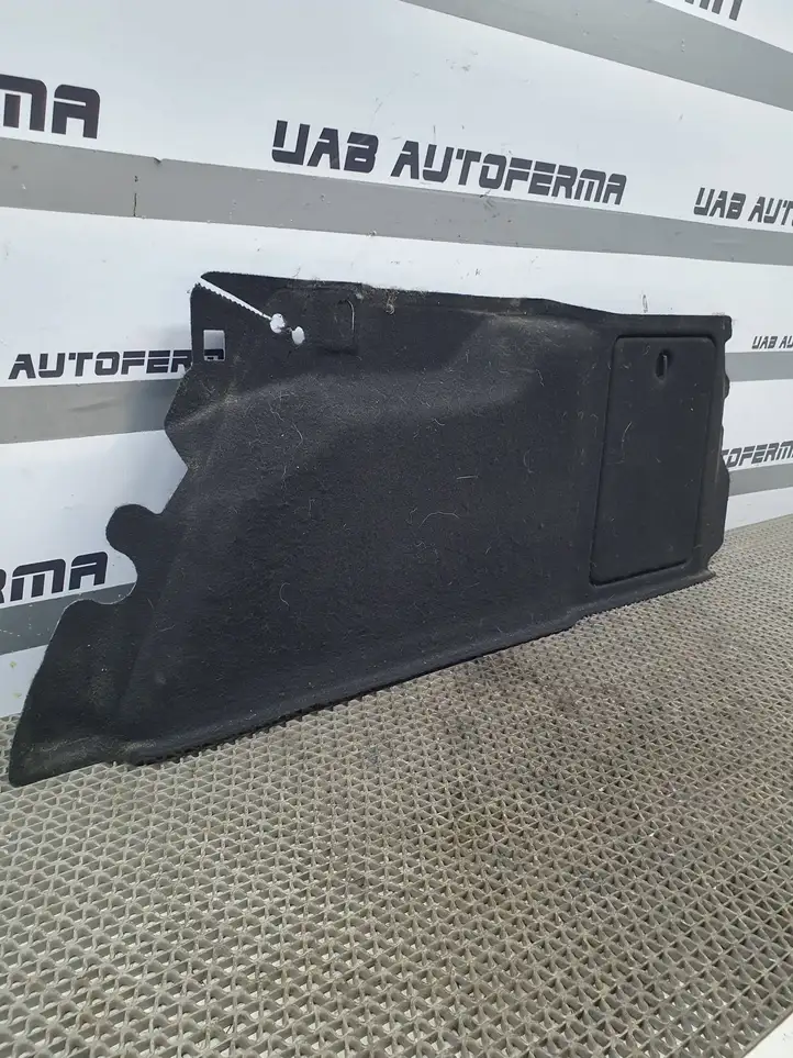 Ford Focus (2011 - 2015)   Нижний отделочный щит бока багажника