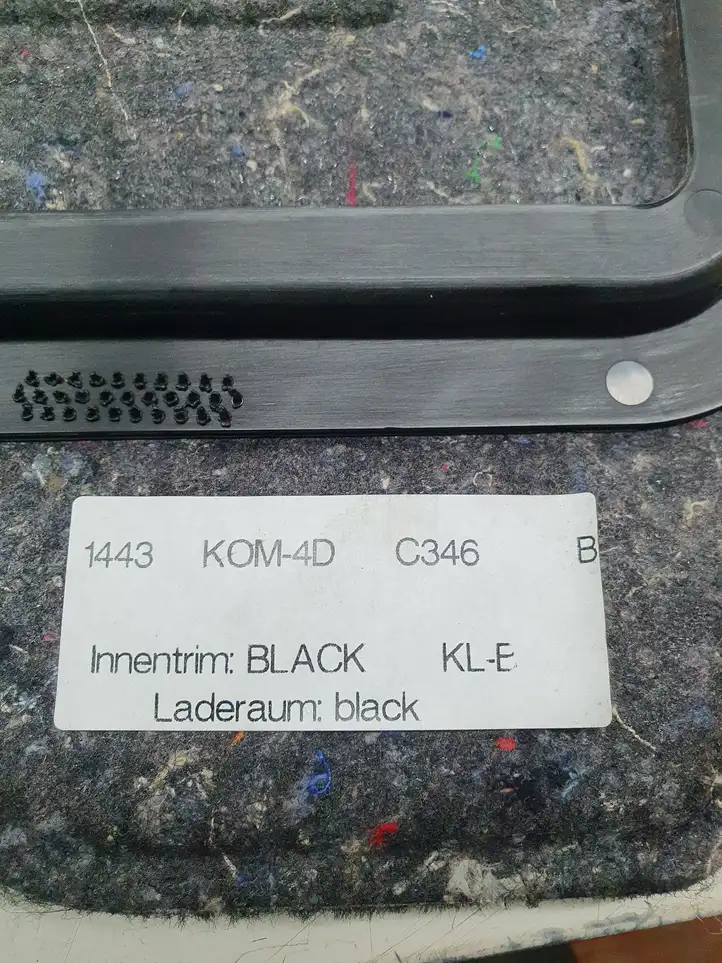 Ford Focus (2011 - 2015)   Нижний отделочный щит бока багажника