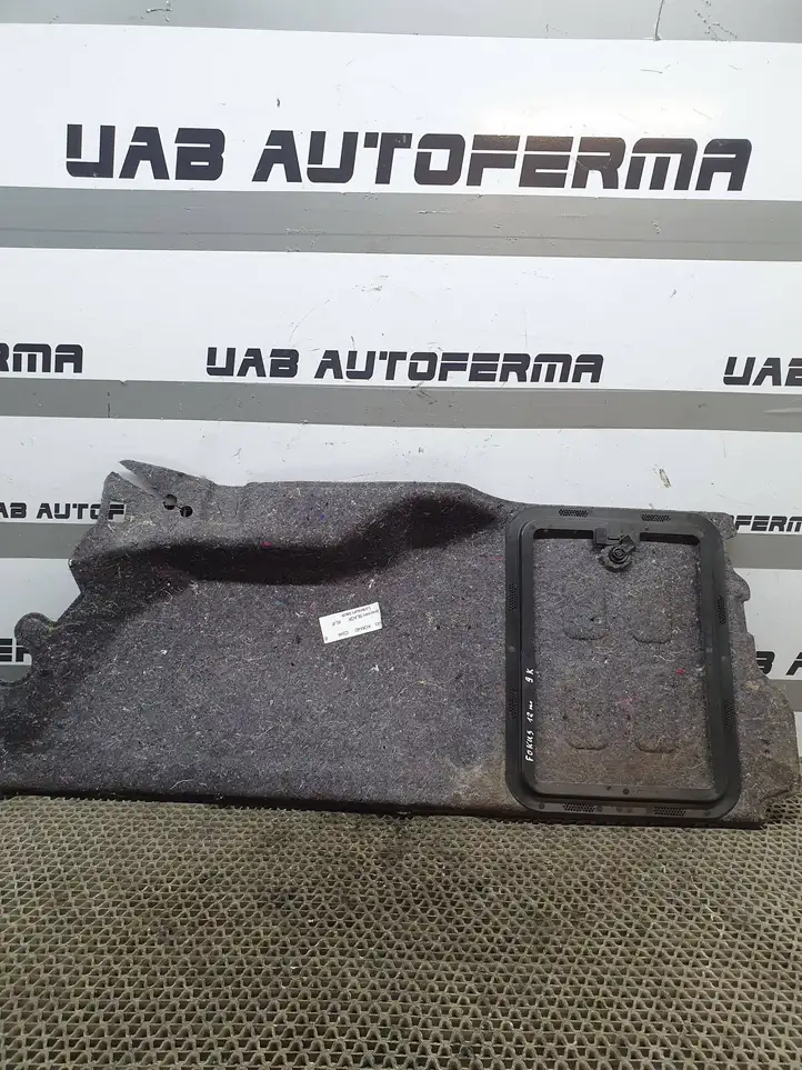 Ford Focus (2011 - 2015) Боковая обшивка багажника — фото 4
