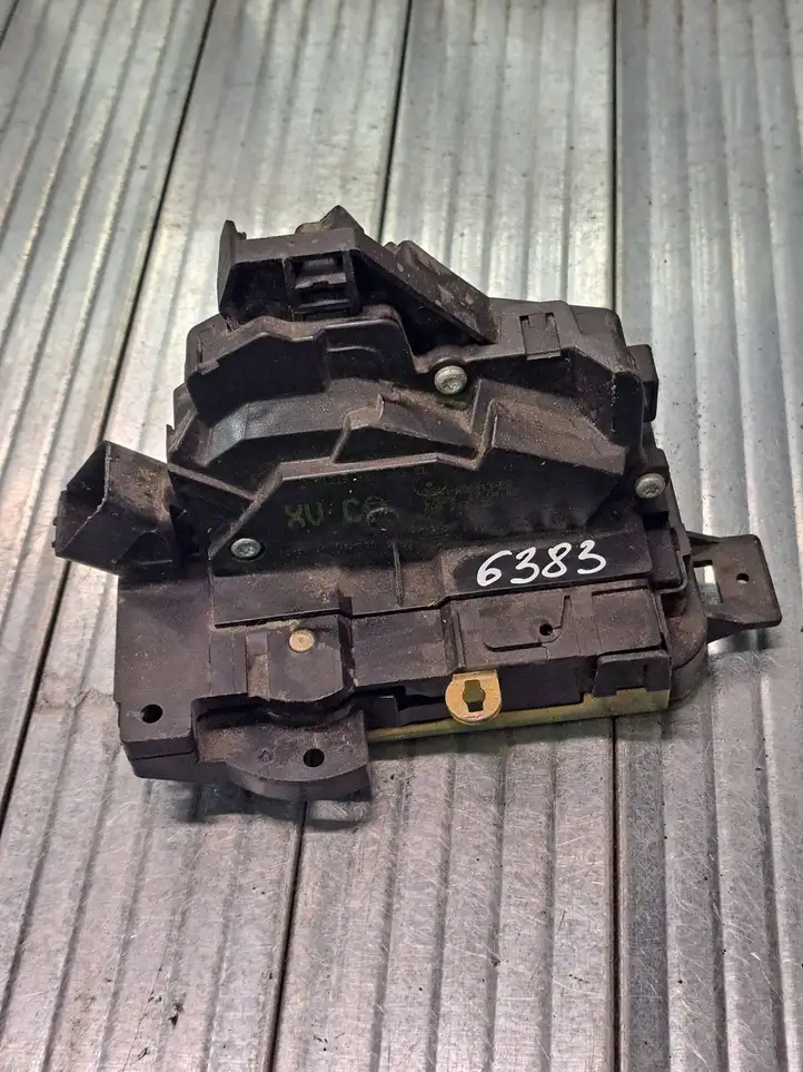 Ford Focus (1998 - 2004) 2S4AA26413BB Замок задней двери — фото 1