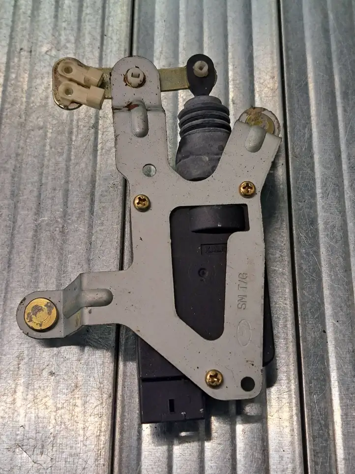 Hyundai Santa Fe (2000 - 2005) 9575026000 Актуатор замка задней двери — фото 2