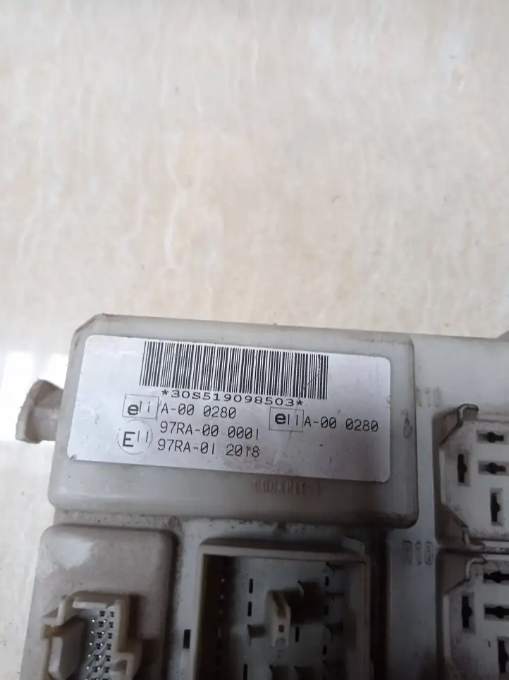Ford Focus (2005 - 2008) 4M5T14A073BF Блок предохранителей — фото 4