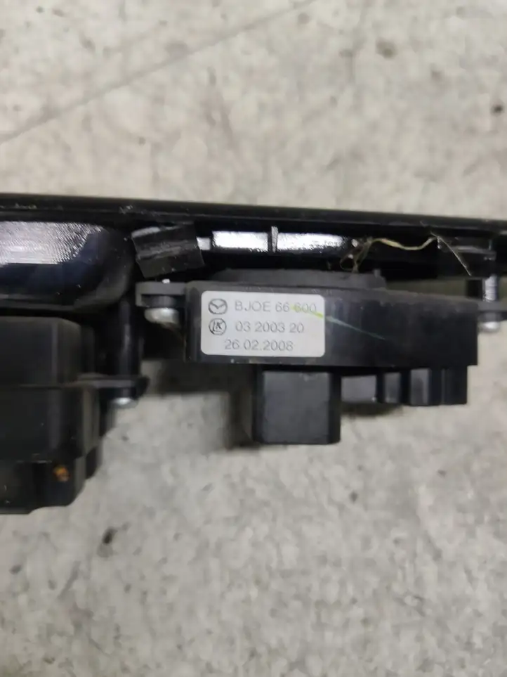 Mazda 3 I (2003 - 2006) BJOE66600 Кнопка стеклоподъемников — фото 3