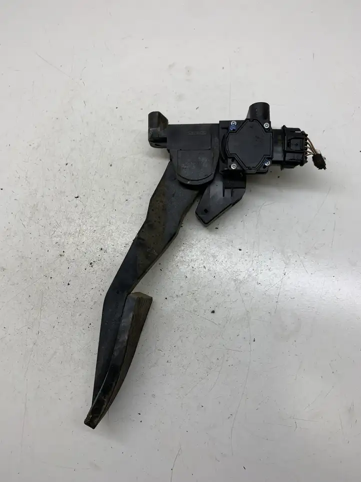Opel Zafira A (1999 - 2003) 90581208 Педаль акселератора — фото 1