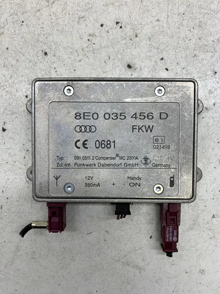 Audi A6 S6 C6 4F (2004 - 2008) 8E0035456D Усилитель антенны — фото 1