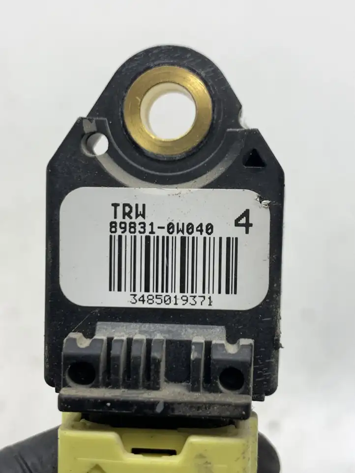 Lexus IS 220D-250-350 (2005 - 2010) 898310W040 Датчик удара SRS — фото 2