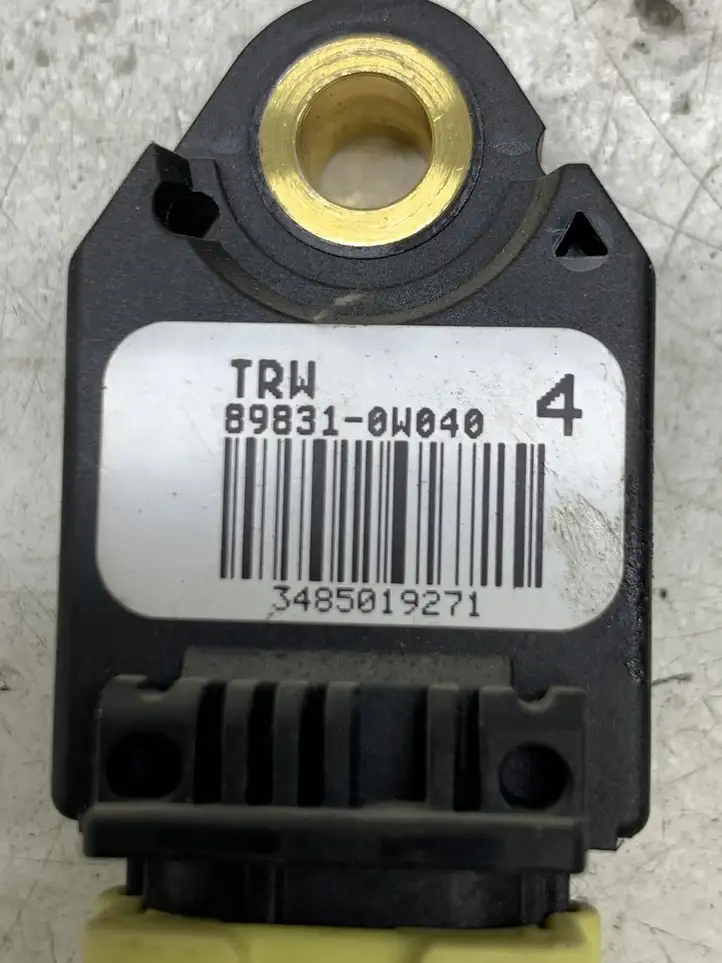 Lexus IS 220D-250-350 (2005 - 2010) 898310W040 Датчик удара SRS — фото 2