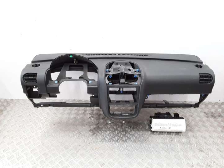 09114381 Opel Corsa C Panelė