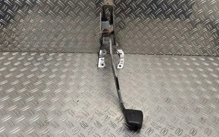 Toyota C-HR I (2016 - 2022) Тормозная педаль — фото 2