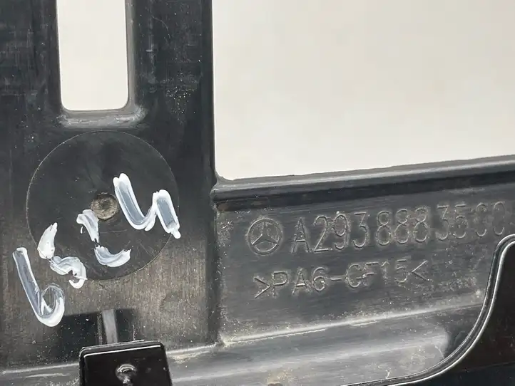 Mercedes-Benz EQC (2018 - ) A2938883500 Верхняя решетка радиатора — фото 2