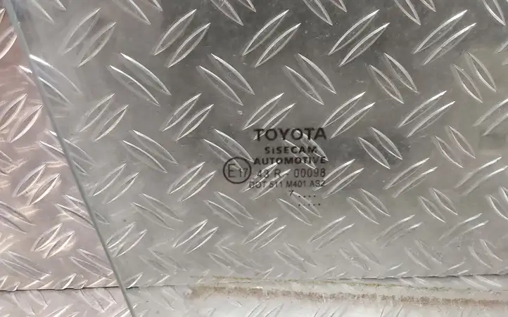 Toyota C-HR I (2016 - 2022) Стекло передней двери — фото 2