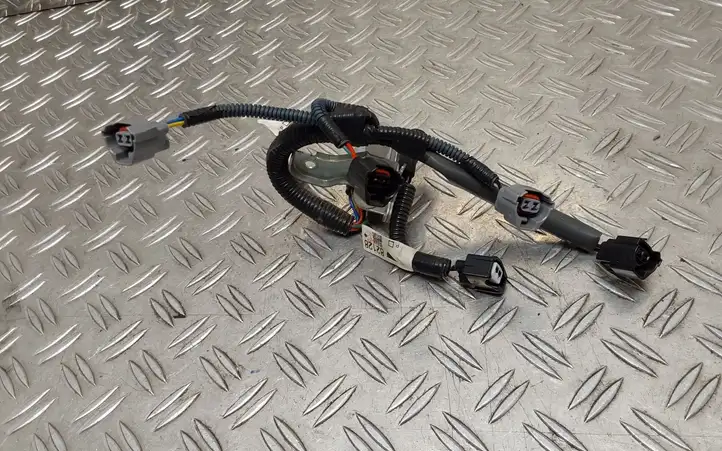 Toyota C-HR I (2016 - 2022) 8212412170 Проводка топливных форсунок — фото 3