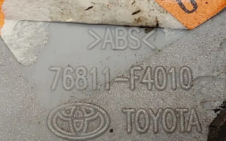 Toyota C-HR I (2016 - 2022) 76811F4010 Подсветка номера — фото 7