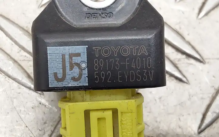 Toyota C-HR I (2016 - 2022) 89173F4010 Датчик удара SRS — фото 3
