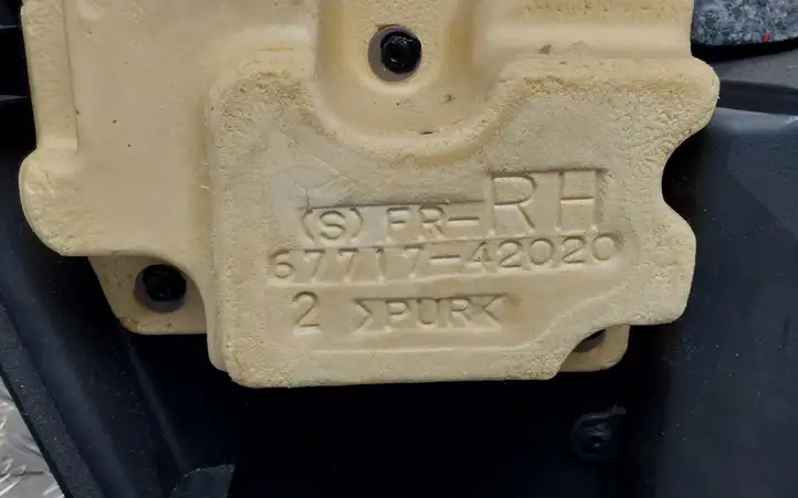Toyota RAV 4 (XA30) (2006 - 2016) 6771742020 Обшивка передней двери — фото 4