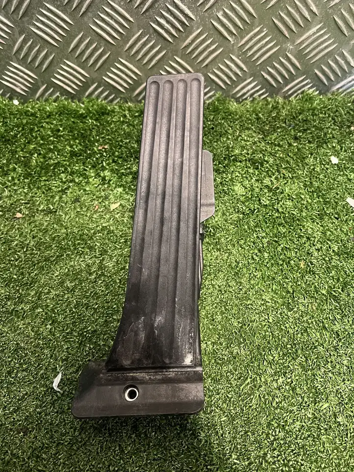 BMW 2 F22 F23 (2013 - 2017) 6853175 Педаль акселератора — фото 1