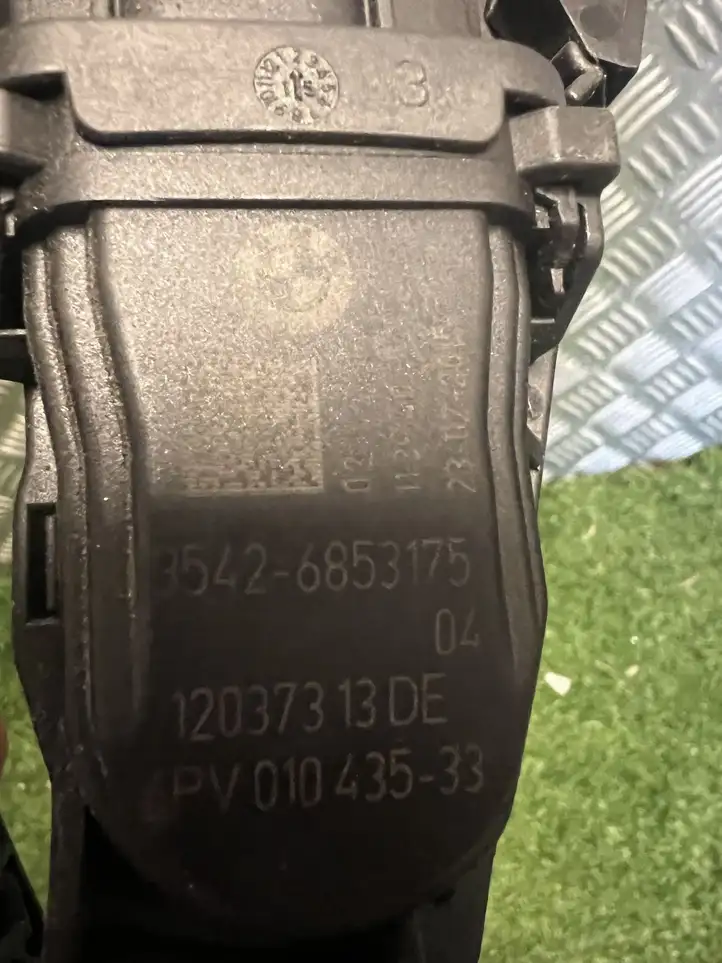 BMW 2 F22 F23 (2013 - 2017) 6853175 Педаль акселератора — фото 2