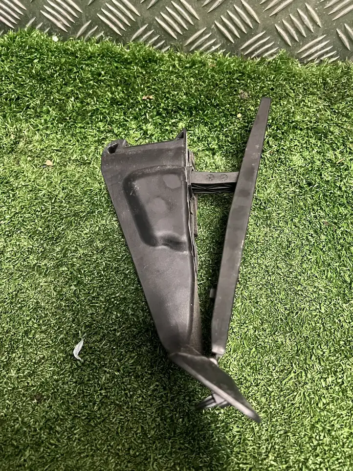 BMW 2 F22 F23 (2013 - 2017) 6853175 Педаль акселератора — фото 4