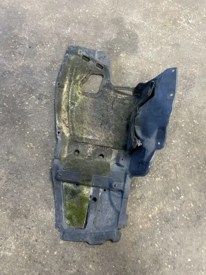 Toyota Avensis T250 (2003 - 2006) 5140905040 Защита двигателя — фото 1