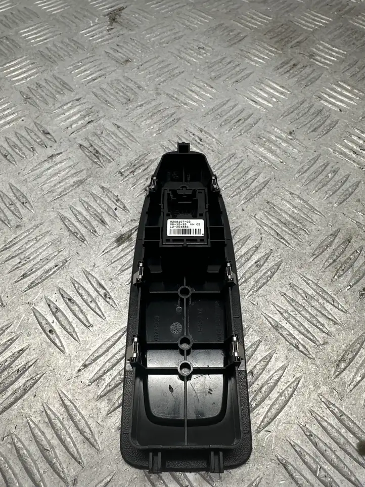BMW M4 F82 F83 (2014 - 2020) 9208107 Блок кнопок стеклоподъемников — фото 2