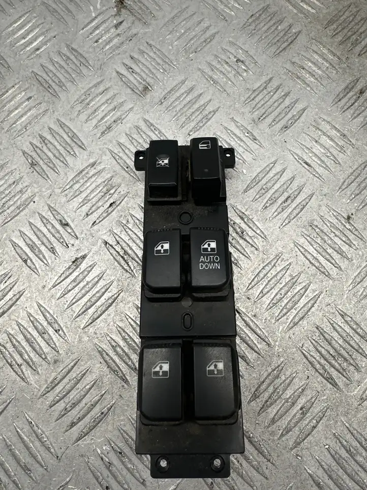 Hyundai Santa Fe (2009 - 2012) 371495 Кнопка стеклоподъемников — фото 1