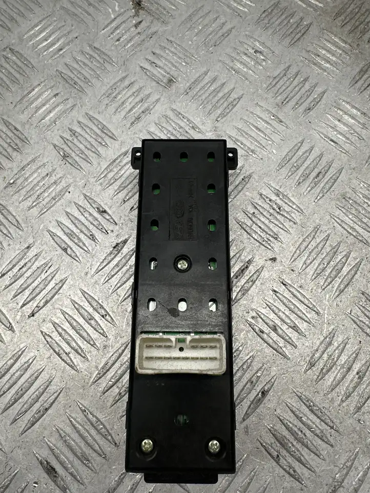 Hyundai Santa Fe (2009 - 2012) 371495 Кнопка стеклоподъемников — фото 2