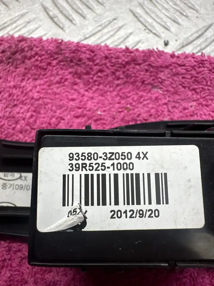 Hyundai i40 (2011 - ) 935803Z050 Блок кнопок стеклоподъемников — фото 3