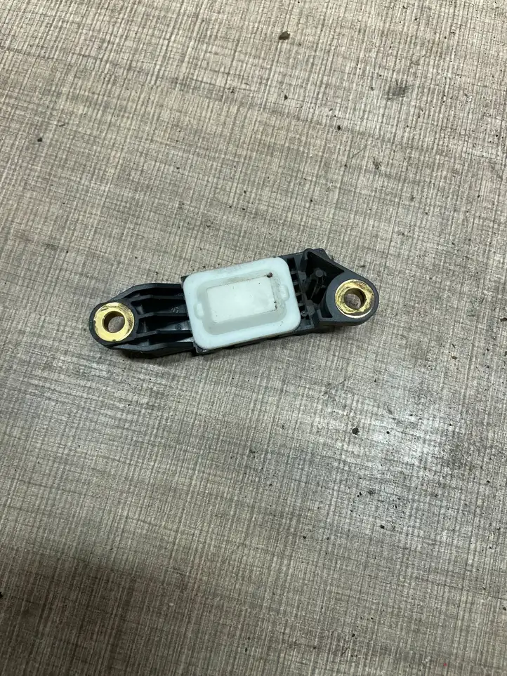 Mercedes-Benz C W203 (2000 - 2007) 001820912606q06 Датчик удара SRS — фото 1