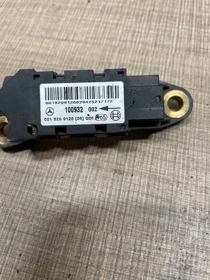 Mercedes-Benz C W203 (2000 - 2007) 001820912606q06 Датчик удара SRS — фото 2