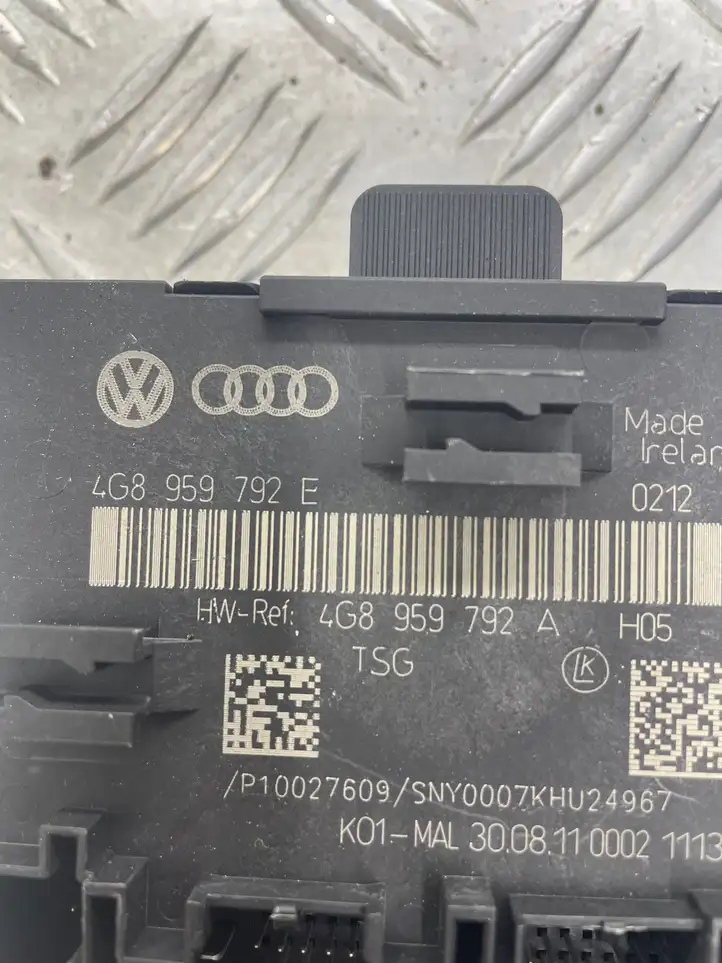 Audi A6 C7 (2011 - 2014) 4G8959792A Блок управления дверью — фото 3