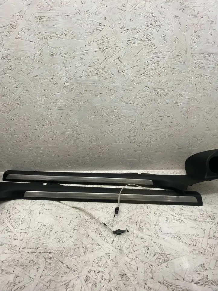 Volkswagen Golf VII (2013 - 2019) 5G3853369A Внутренняя отделка переднего порога — фото 1