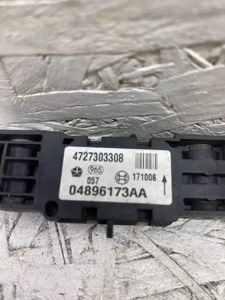 Jeep Grand Cherokee (WK) (2004 - 2010) 04896173AA Датчик удара SRS — фото 2