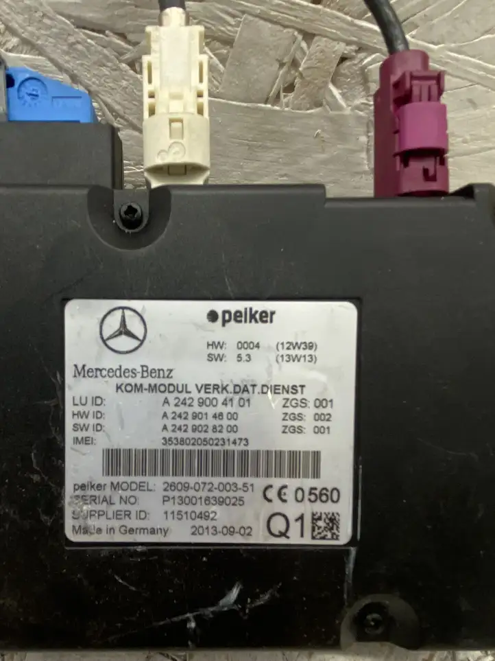 Mercedes-Benz C W204 (2007 - 2014) A2429004101 Усилитель антенны — фото 2