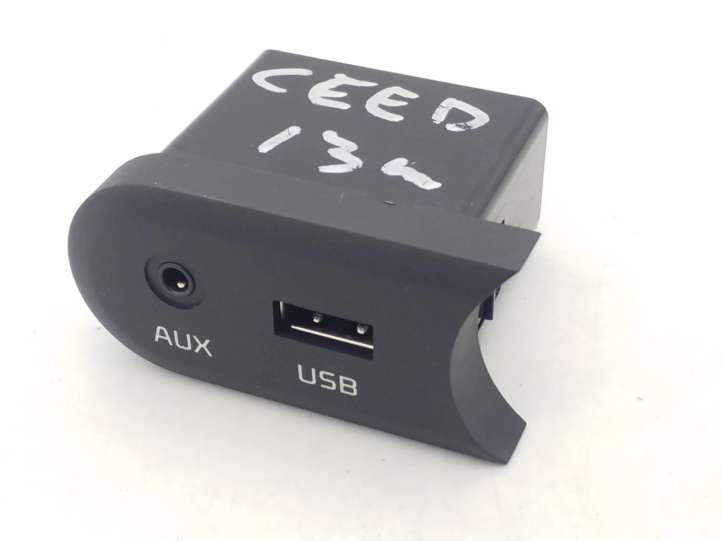 96120A2100 KIA Ceed USB jungtis