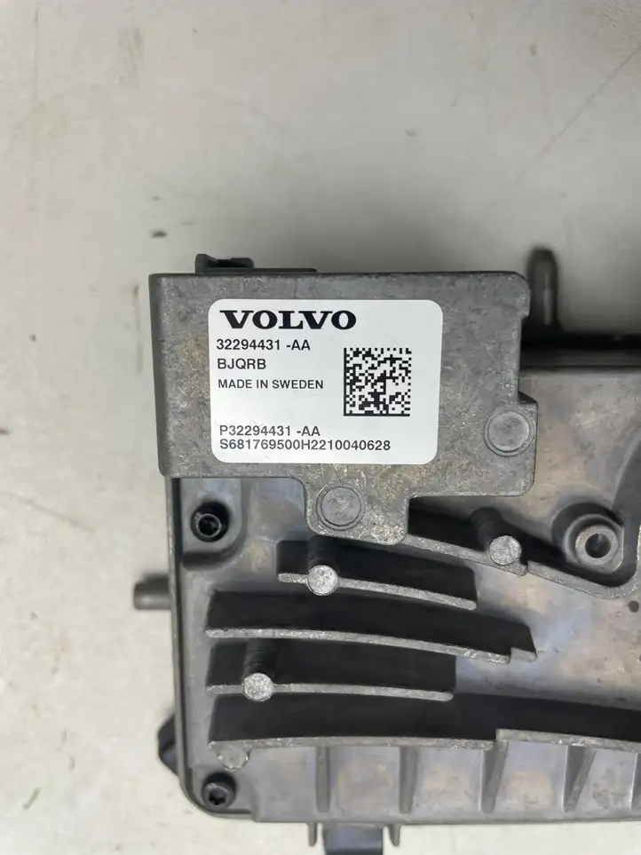 Volvo XC40 (2017 - ) 32294431-aa Камера в лобовом стекле — фото 5