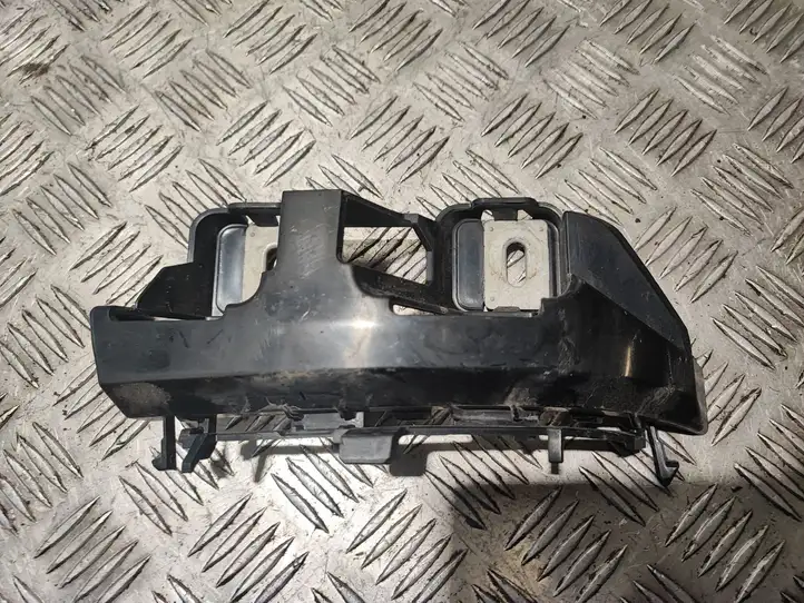 Mercedes C W205 (2014 - 2021)  2058851965 Кронштейн заднего бампера