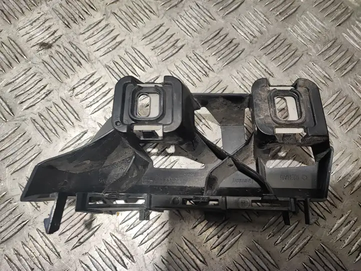 Mercedes C W205 (2014 - 2021)  2058851965 Кронштейн заднего бампера