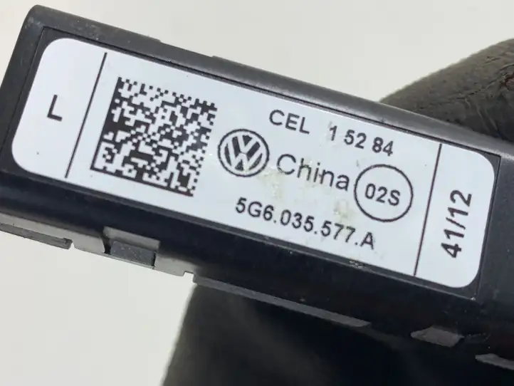 Volkswagen Golf VII (2013 - 2019) 5G6035577A Усилитель антенны — фото 3