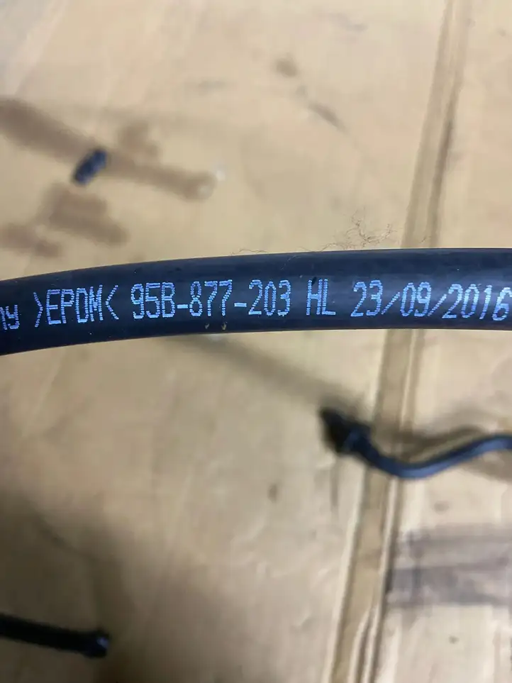 Porsche Macan (95B) (2014 - 2018) 95B877203HL Водоотводящий лоток — фото 2
