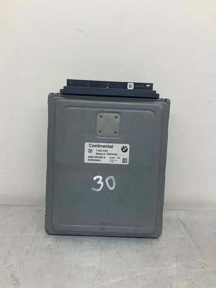 BMW 5 F10 F11 (2009 - 2016)  7624032 Блок управления двигателя