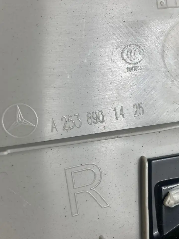 Mercedes-Benz GLC X253/C253 (2015 - ) A2536901425 Верхняя обшивка стойки B — фото 4