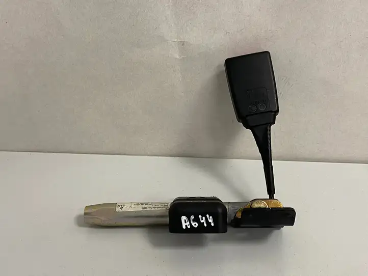 Mercedes-Benz C W203 (2000 - 2007)  2038600769 Замок заднего ремня