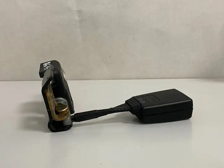 Mercedes-Benz C W203 (2000 - 2007)  2038600769 Замок заднего ремня