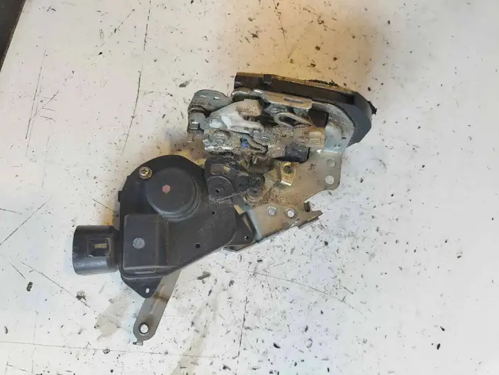Toyota Corolla E120 E130 (2000 - 2004) Замок ручки двери — фото 1