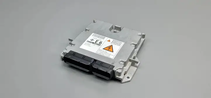 Nissan Primera (2001 - 2008) 2758003182 Кронштейн ЭБУ двигателя — фото 1
