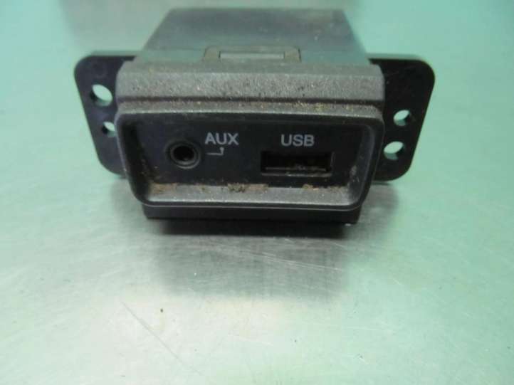 961201G200X5 KIA Rio USB jungtis