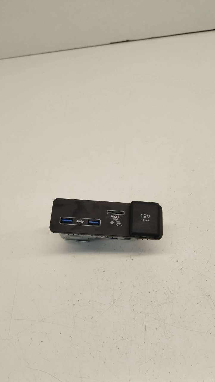 JPLA19E110BB Land Rover Evoque II USB jungtis