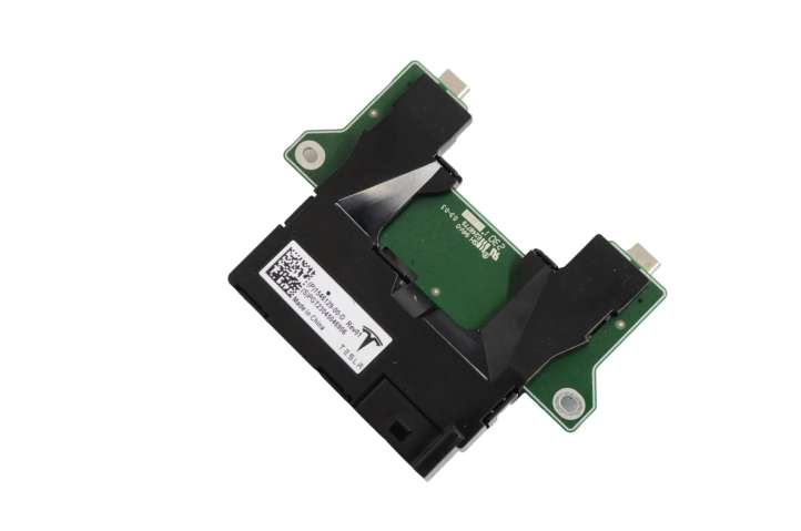 154612961D Tesla Model Y USB jungtis